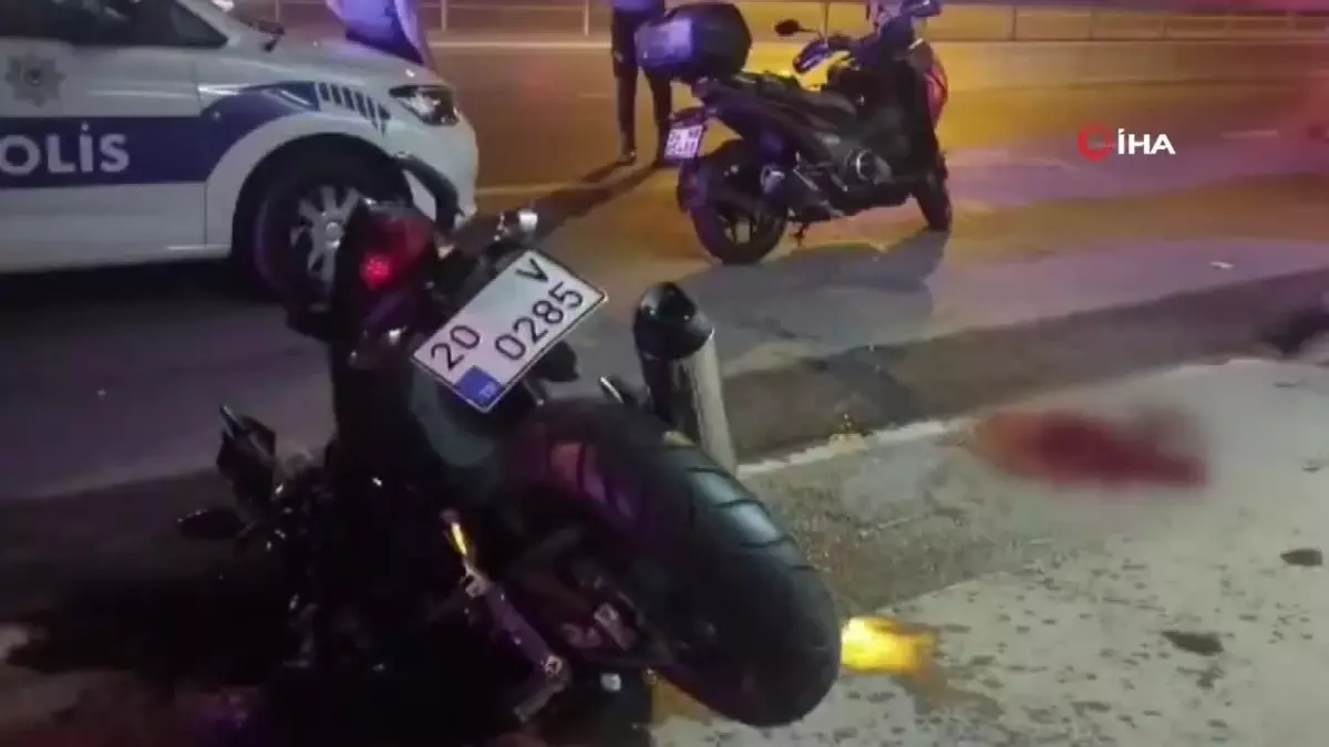 Üsküdar\'da motosiklet İBB\'nin yol temizleme aracına çarptı: 1 ağır 2 yaralı