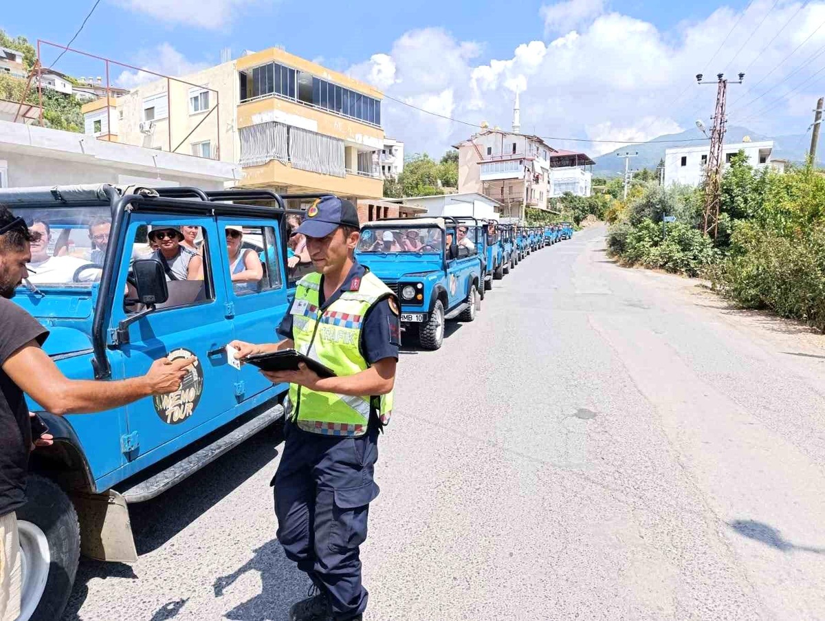 Alanya\'da Jandarma Safari Araçlarına Denetim