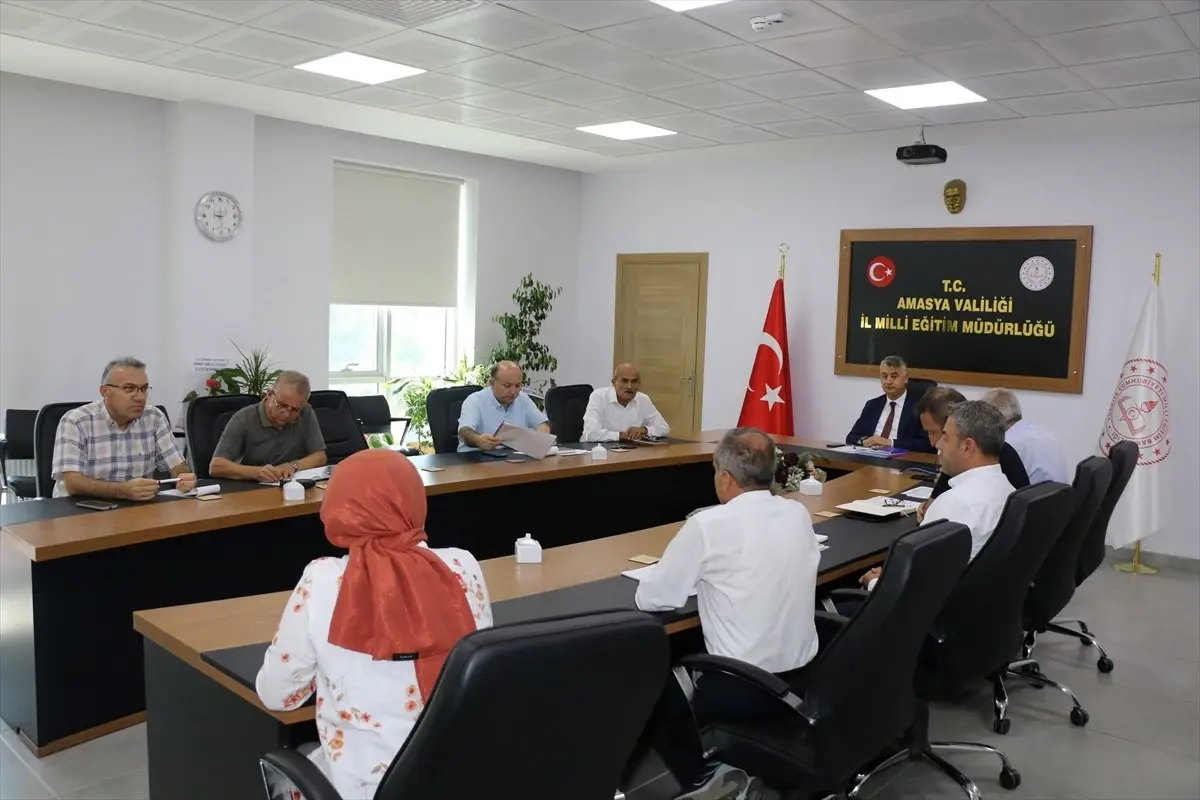 Amasya İl Milli Eğitim Müdürü Başkanlığında Değerlendirme Toplantısı Gerçekleştirildi