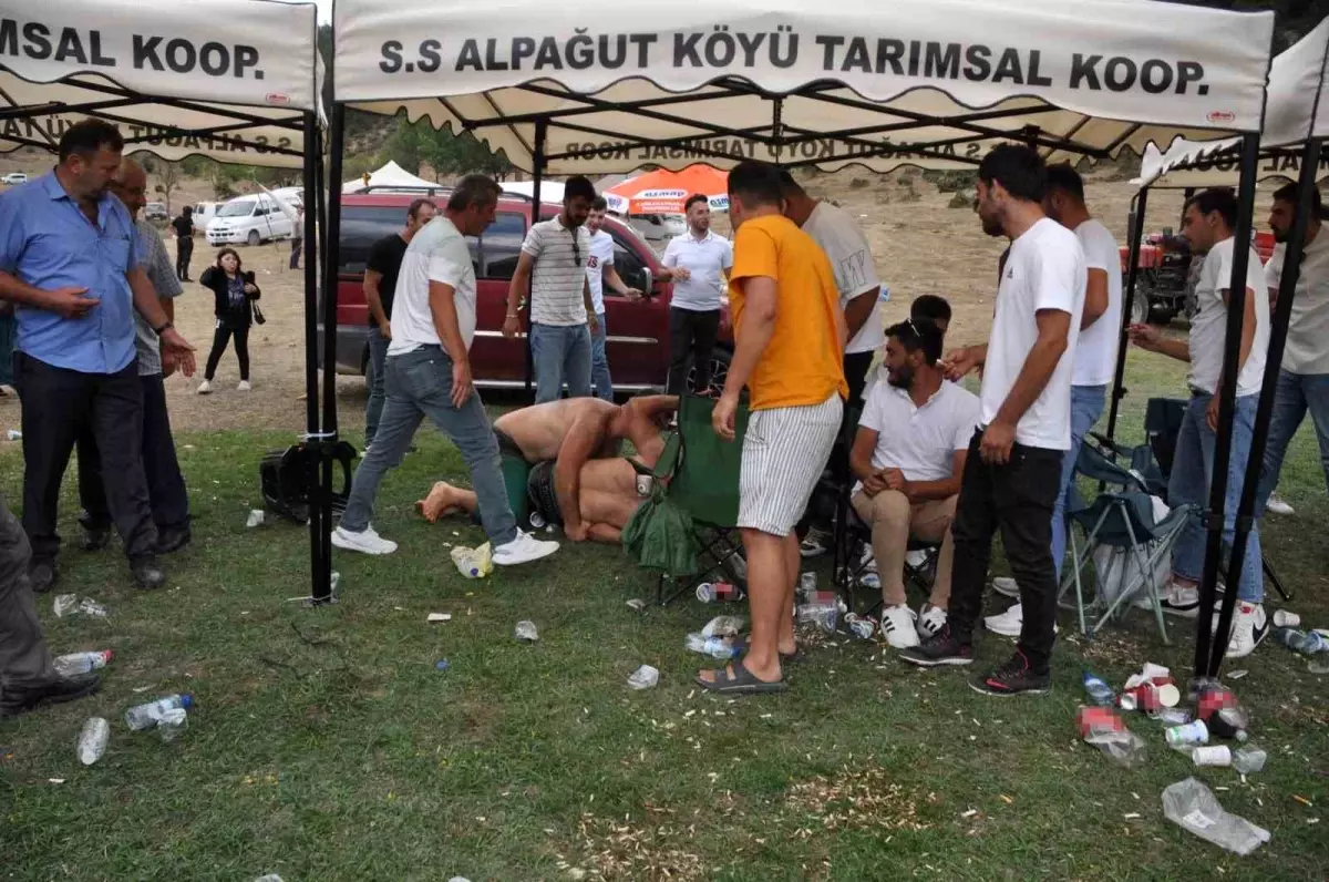 Bolu\'da Yayla Bayramında Güreşçi Babasına Küfredildi, Vatandaşlar Araya Girdi