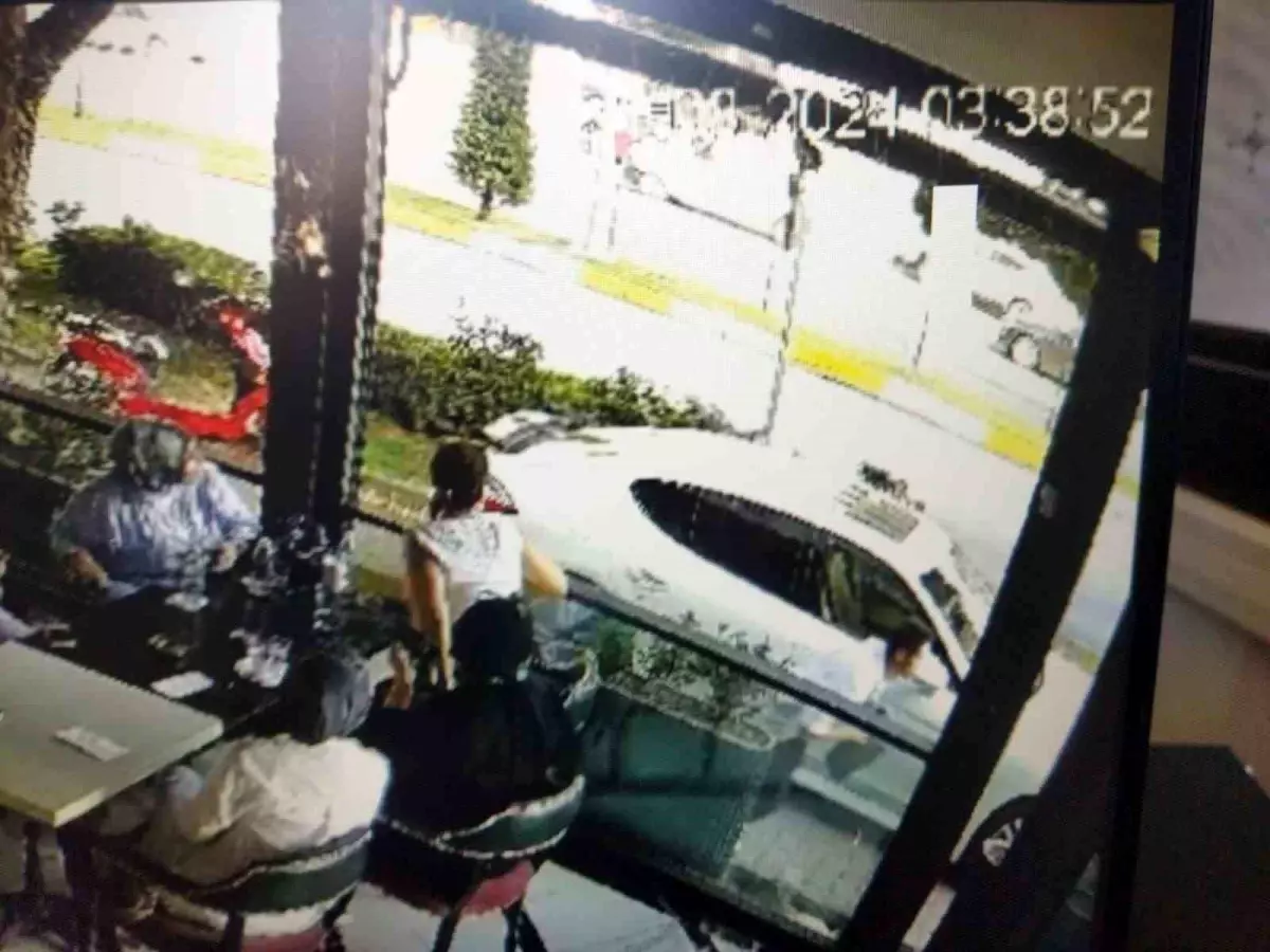 Balıkesir\'de Bir Kafede Kadının Çantasını Çalan Şüpheli Yakalandı