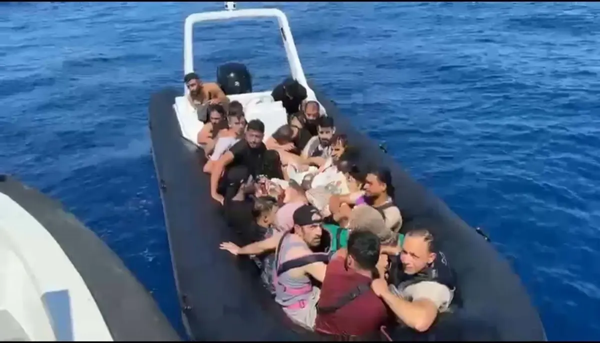 Bodrum\'da 21 kaçak göçmen ve 2 göçmen kaçakçısı yakalandı