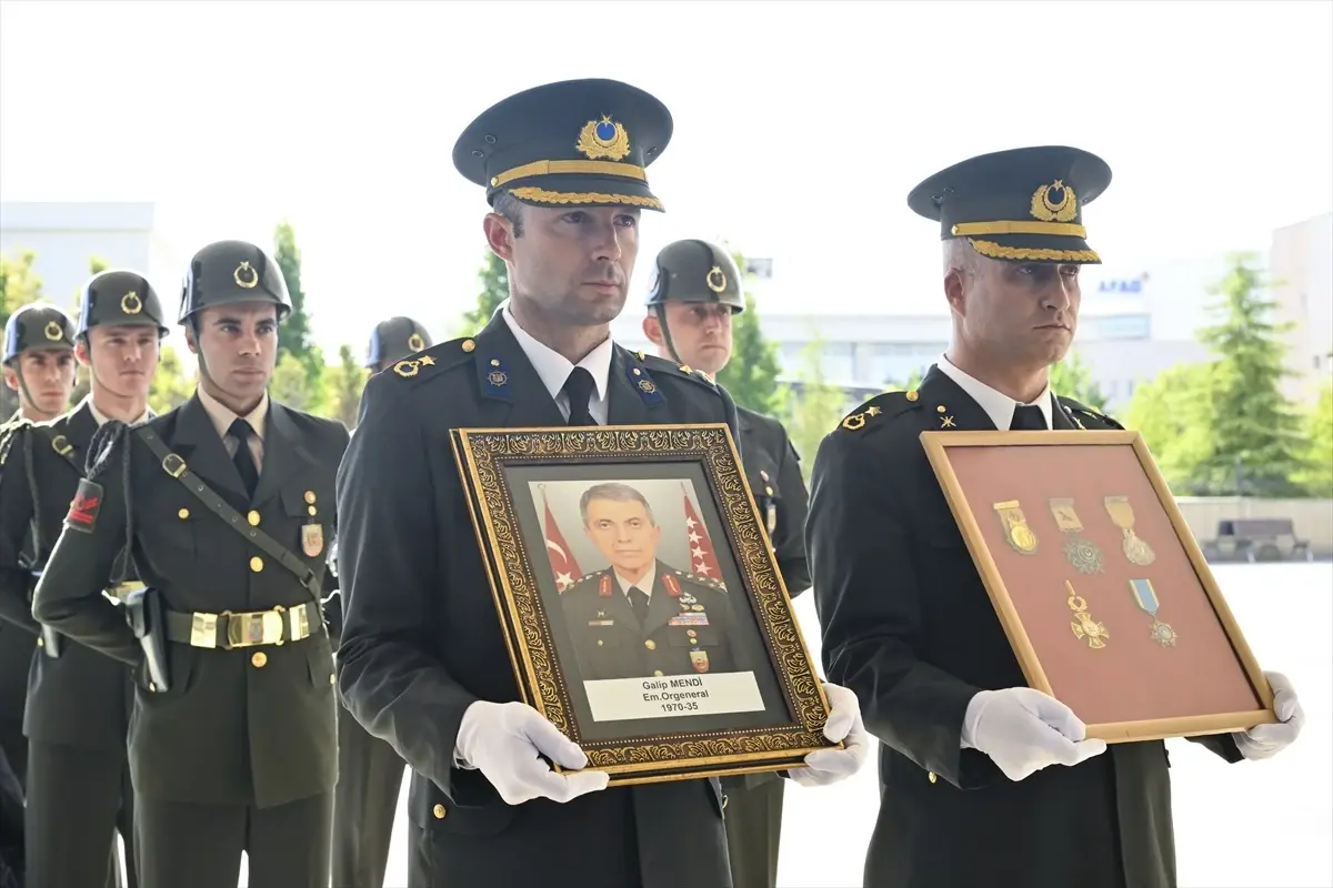 Eski Jandarma Genel Komutanı Galip Mendi Son Yolculuğuna Uğurlandı