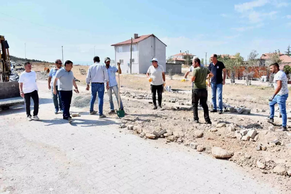 Emet Belediyesi Sanayi Sitesi\'nde Parke Taşı Döşeme Çalışması Başlattı