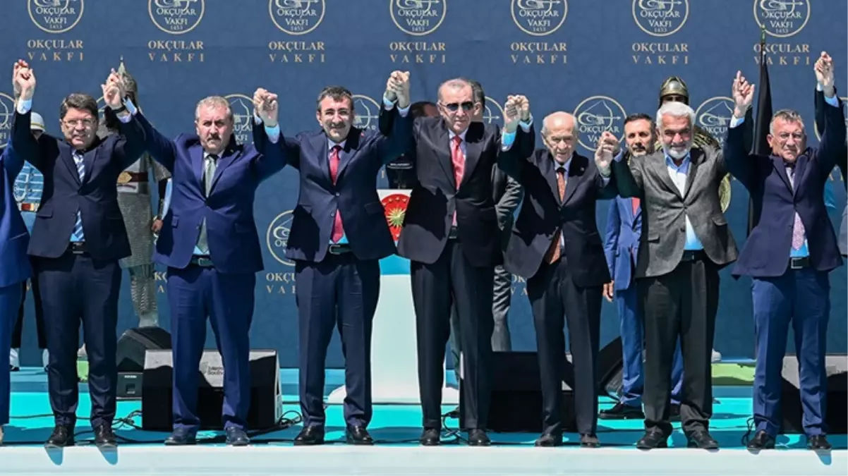 Erdoğan\'ın katıldığı Malazgirt Zaferi programında protokol krizi! Kuvvet komutanlarının hiçbiri sahneye çıkmadı