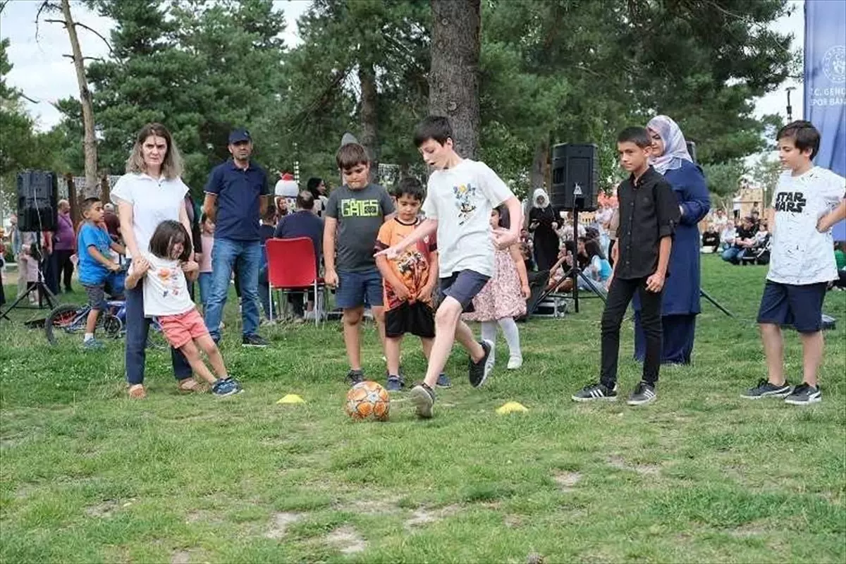 Erzurum\'da Sosyal Medyadan Sosyal Meydana Projesi Kapsamında Gençlik ve Spor Festivali Düzenlendi