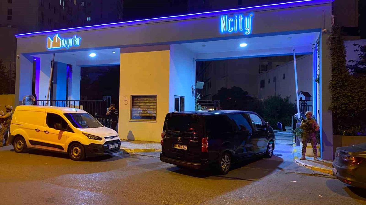 Esenyurt\'ta Silahlı Çatışma: 1 Ölü, 3 Yaralı