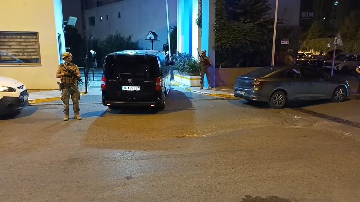 Esenyurt\'ta Silahlı Çatışma: Ölü ve Yaralılar Var