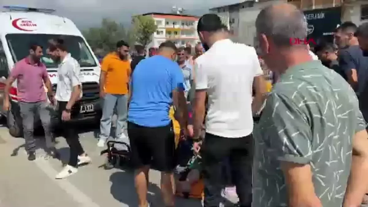 İskenderun\'da Kontrolden Çıkan Otomobilin Karıştığı Kaza