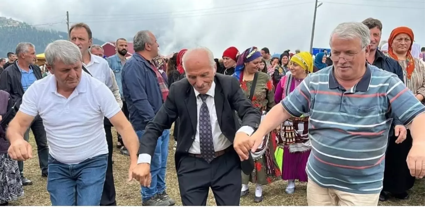 Yayla Şenliğinde Horon Oynayan Yaşlı Adam Kalp Krizi Geçirerek Hayatını Kaybetti