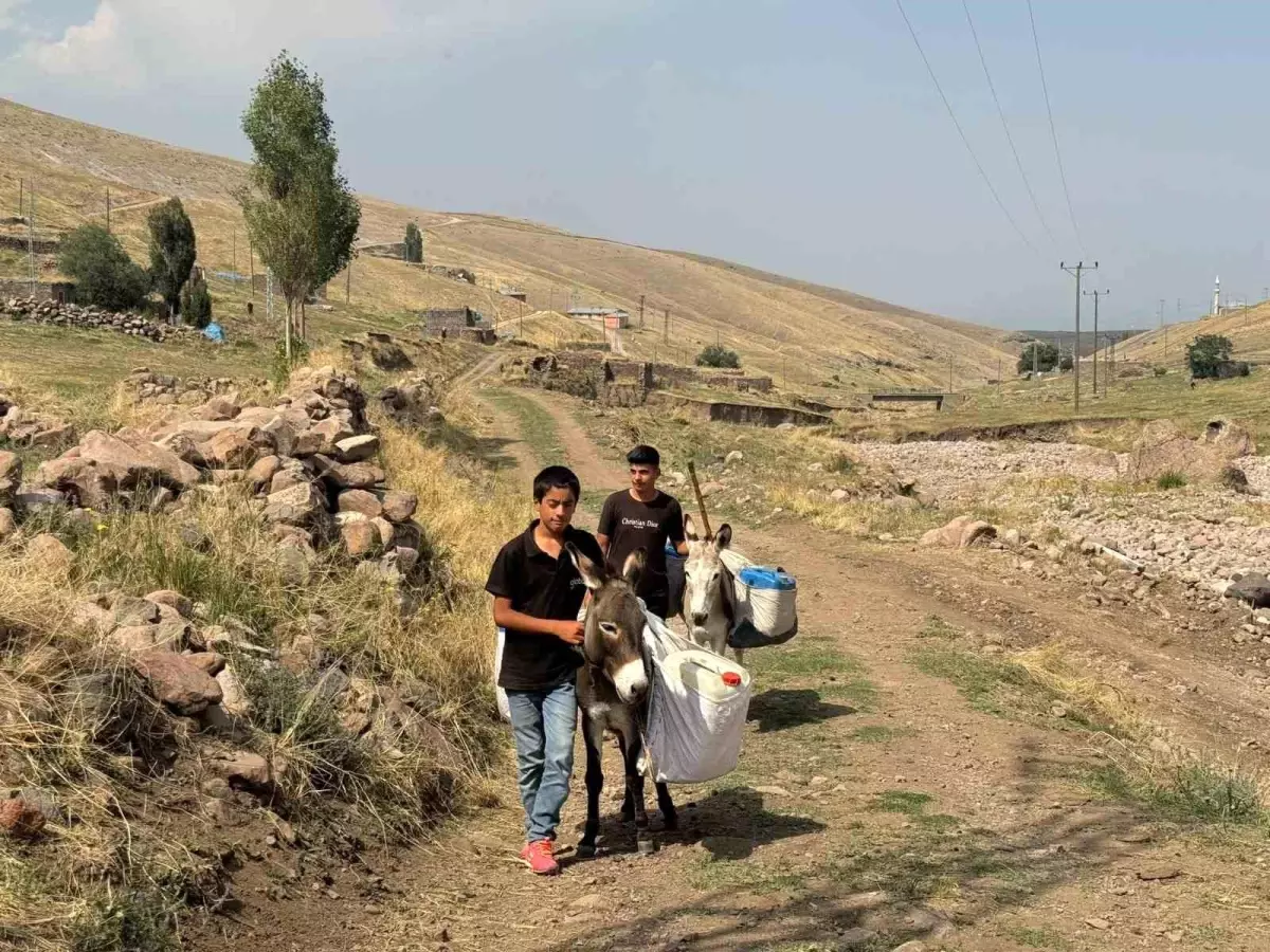 Iğdır\'ın Asma köyünde su sıkıntısı: Çocuklar kilometrelerce su taşıyor