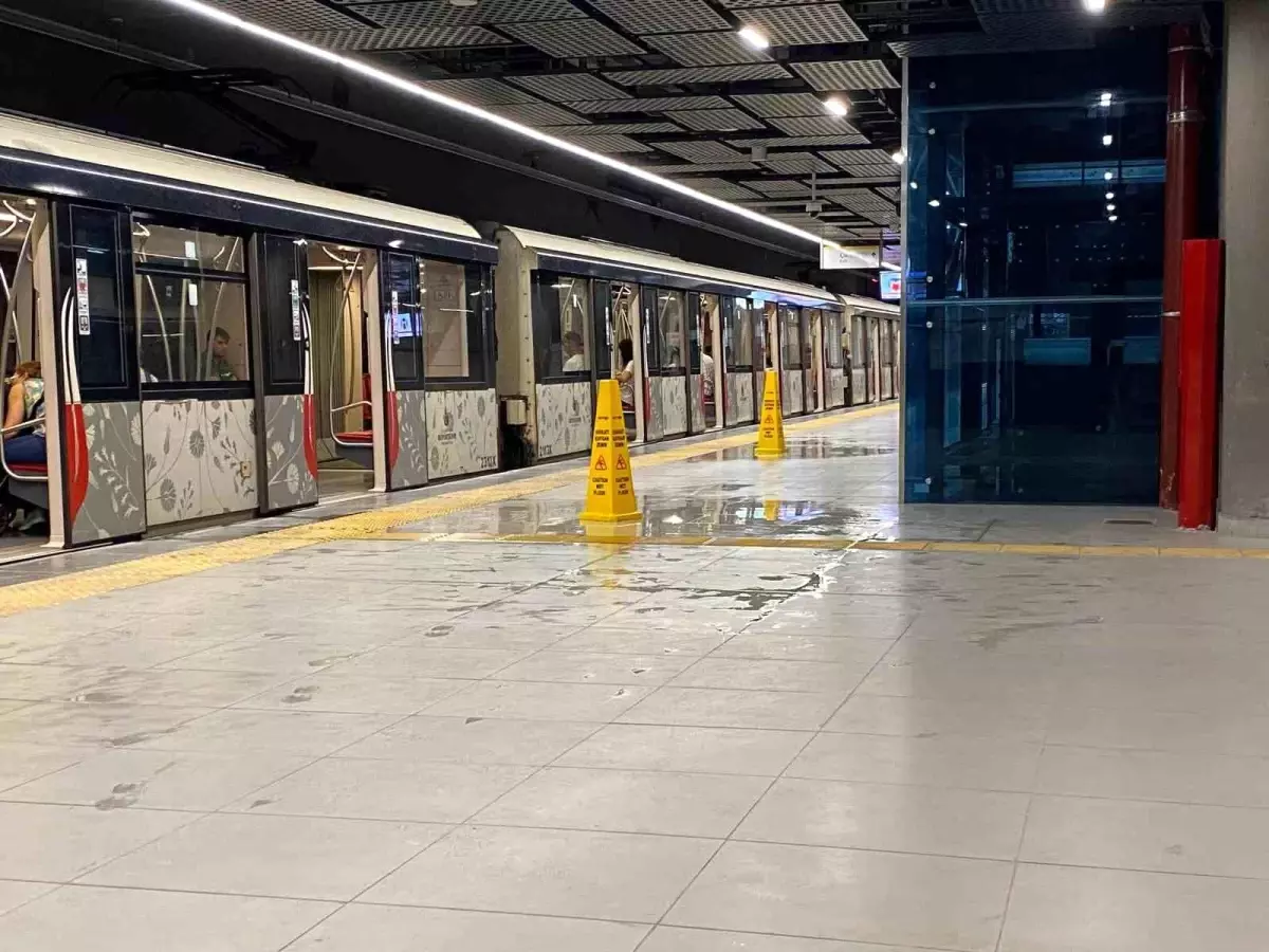 Ataköy-Olimpiyat Metro Hattında Tavandan Su Aktı