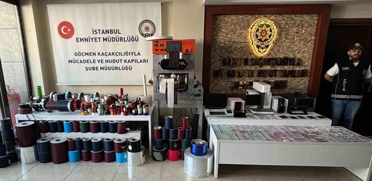 İstanbul\'da Sahte Pasaport Şebekesine Operasyon: 10 Şüpheli Yakalandı