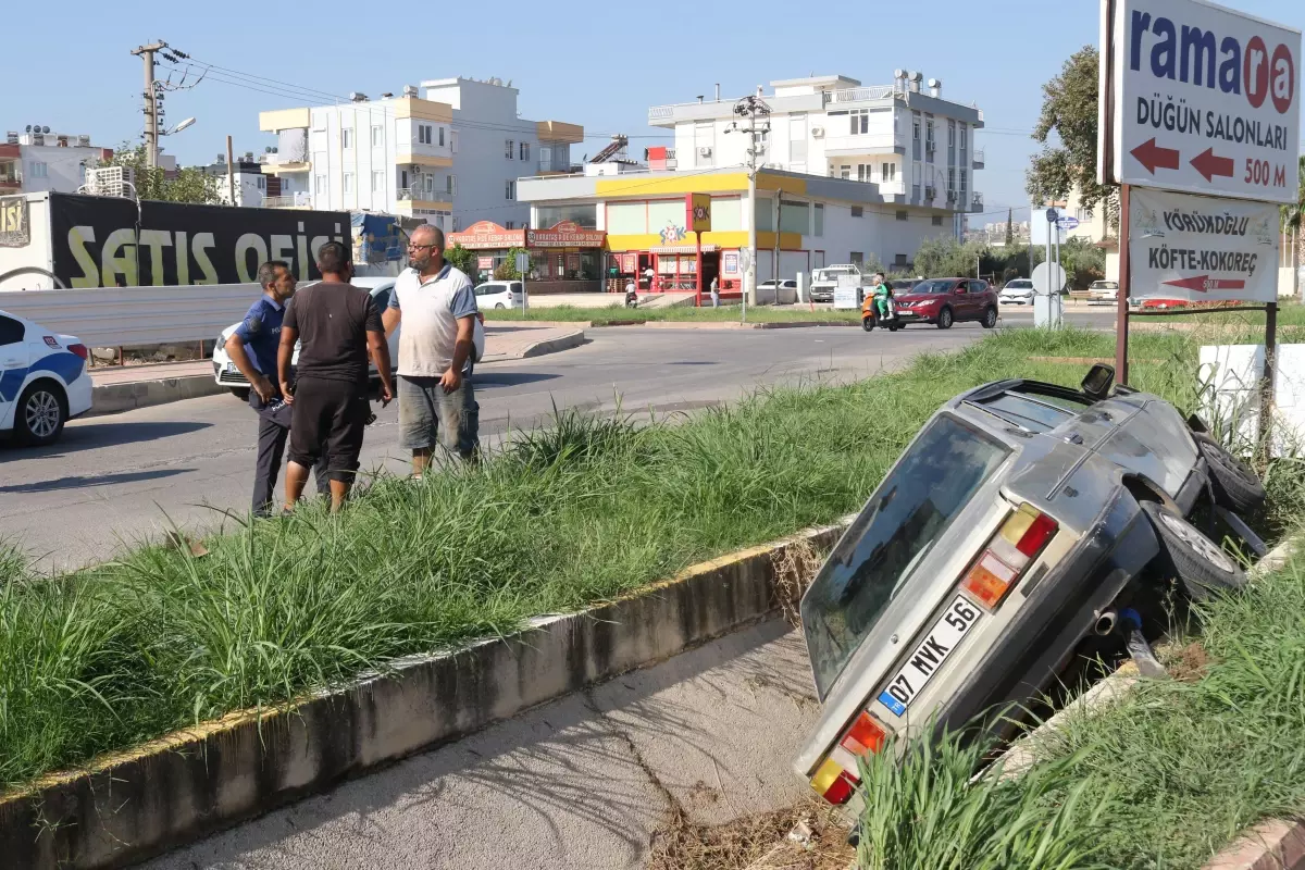 Antalya\'da kanala uçan otomobil kaza atlattı