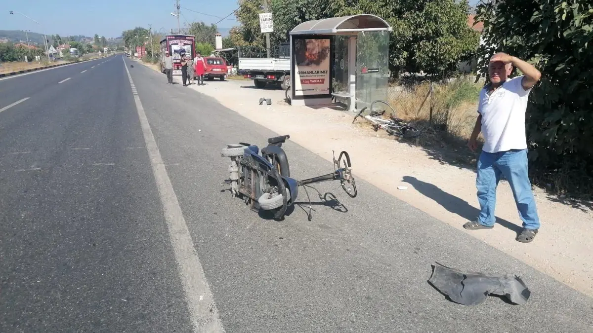 Muğla\'da otomobil ve elektrikli bisiklet çarpıştı, yaşlı adam hayatını kaybetti