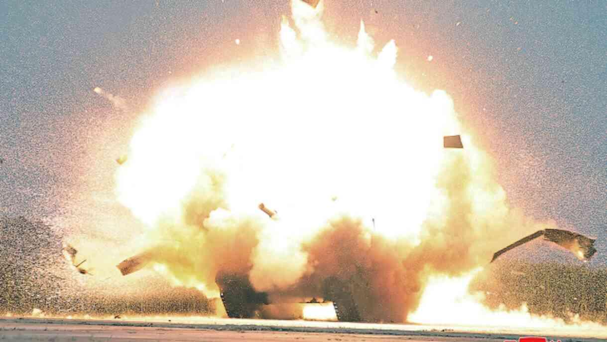 Kim Jong-un, yeni ölümcül oyuncağını kahkahalarla test etti