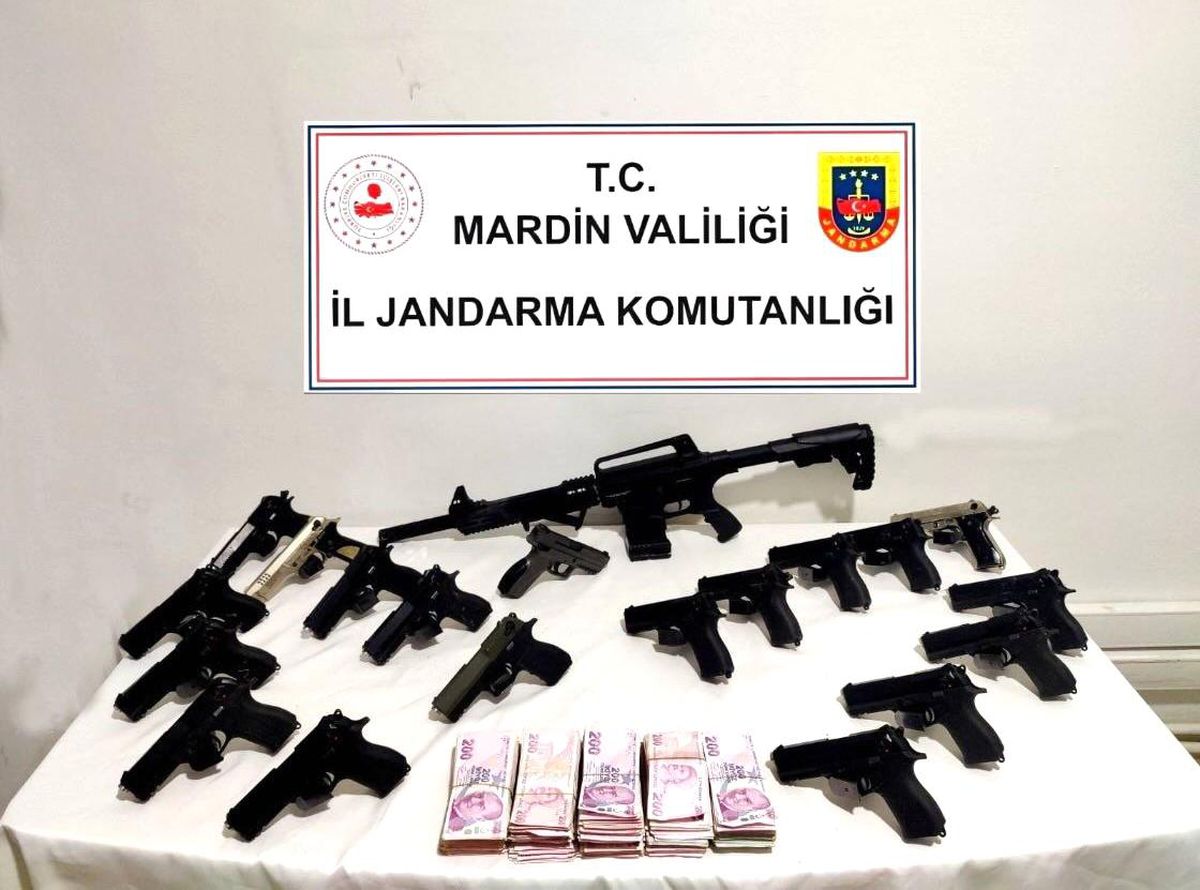 Mardin\'de yapılan operasyonda 19 tabanca ve 263 bin lira ele geçirildi