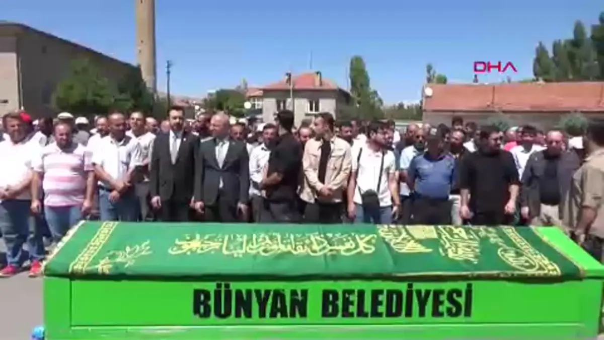 Kayseri\'de sele kapılan otomobilin sürücüsü son yolculuğuna uğurlandı