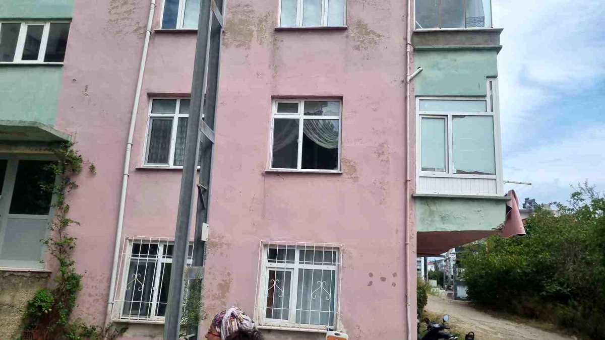 Sinop\'ta yüksekten düşen 1,5 yaşındaki çocuk yaralandı