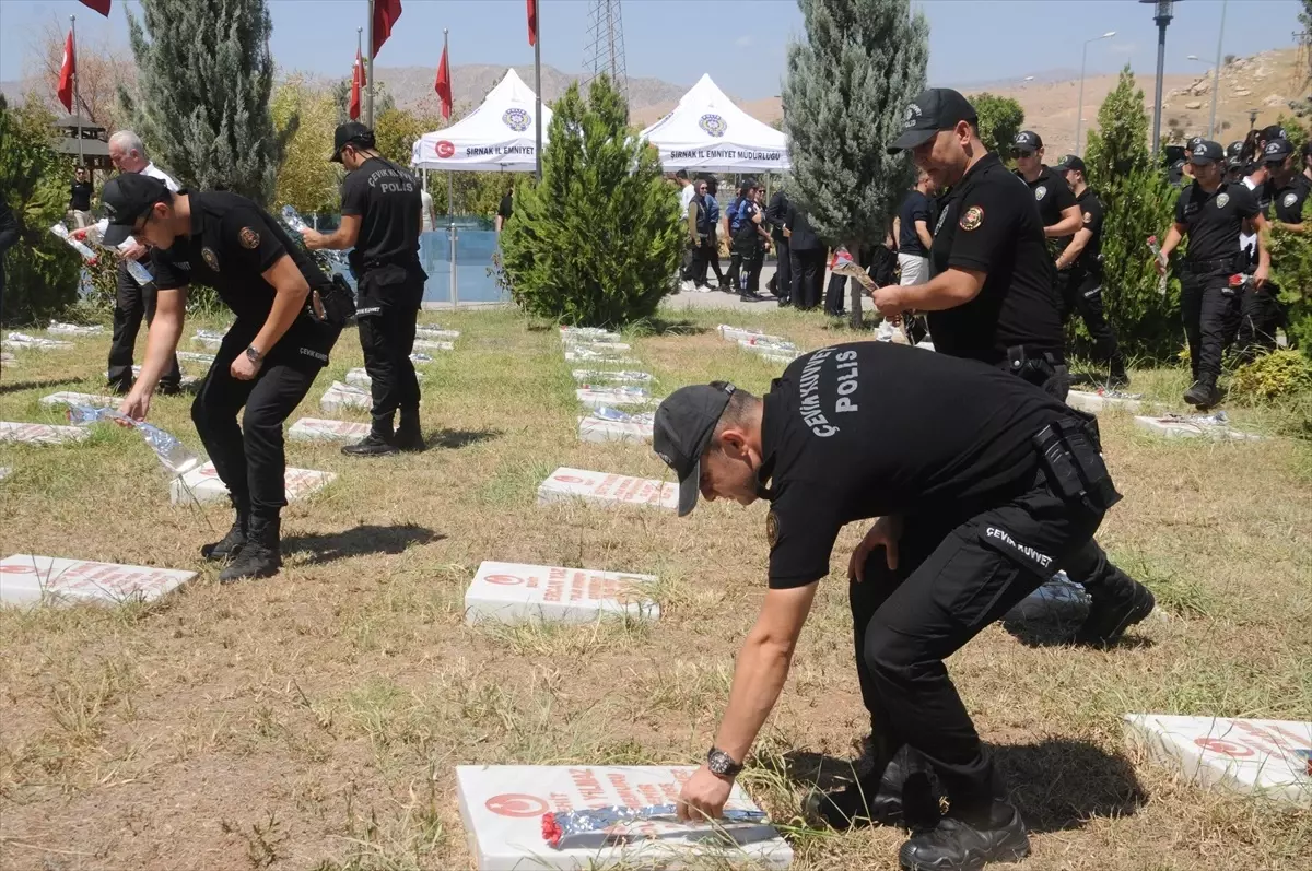 Şırnak\'ta şehit 12 polis için anma töreni düzenlendi