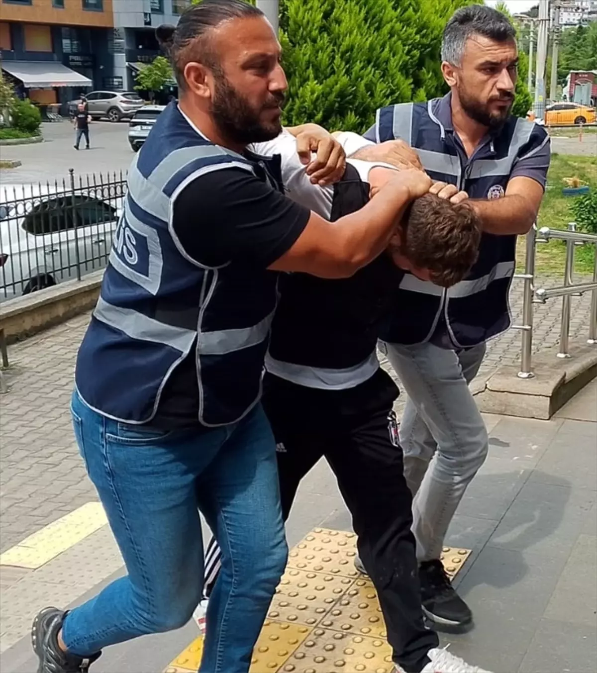 Zonguldak\'ta bıçaklı kavga: Genç hayatını kaybetti, zanlı tutuklandı