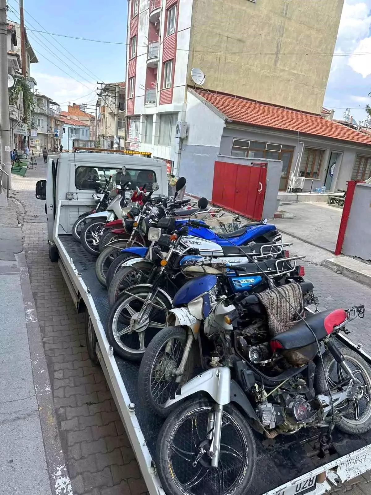 Afyonkarahisar Çay ilçesinde 35 motosiklet trafikten men edildi