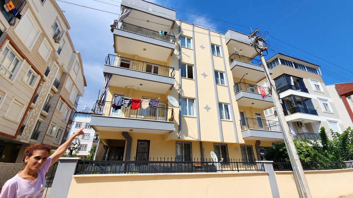 Antalya\'da Kirasını Ödeyemeyen Kadın Sokakta Kaldı