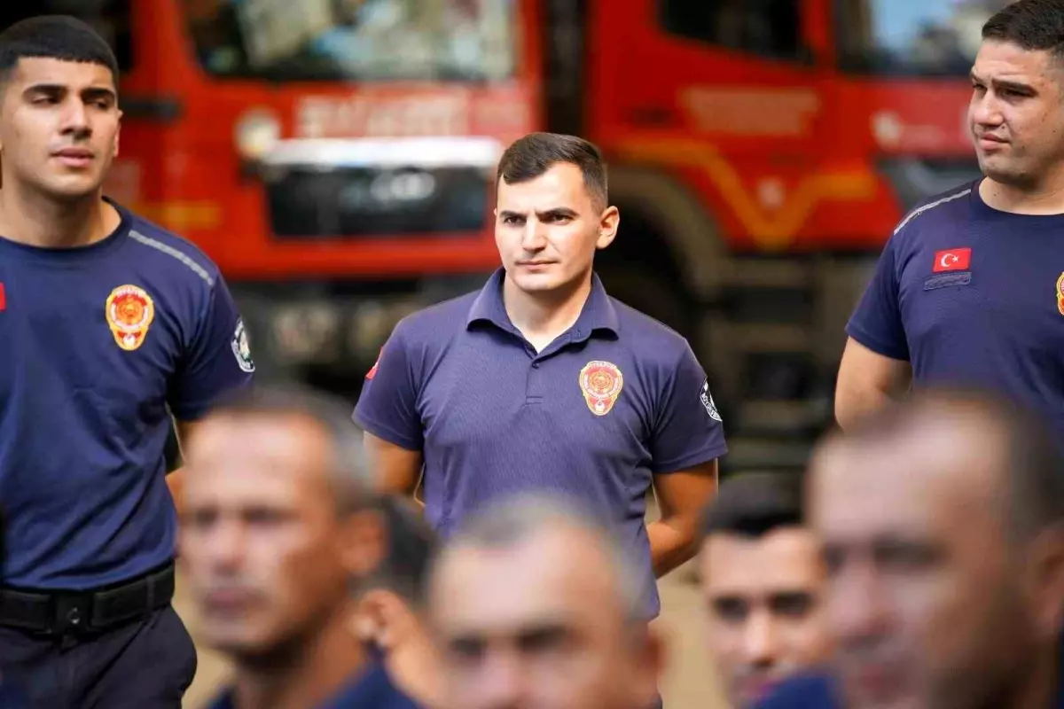 Manisa Büyükşehir Belediye Başkanı İtfaiyecilere Başarı Belgeleri Takdim Etti