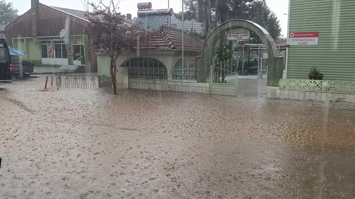 Bilecik\'in Pazaryeri ilçesinde sağanak ve dolu hayatı olumsuz etkiledi