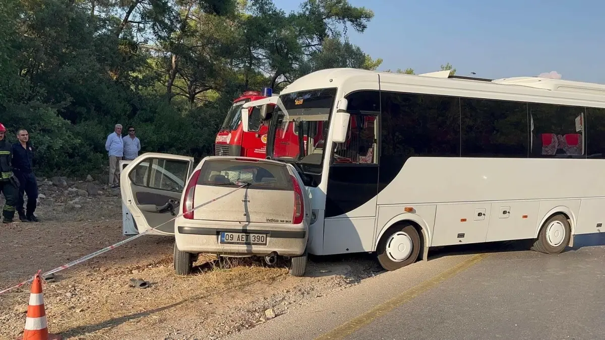 Bodrum\'da Minibüsle Çarpışan Otomobilde Bir Kişi Hayatını Kaybetti