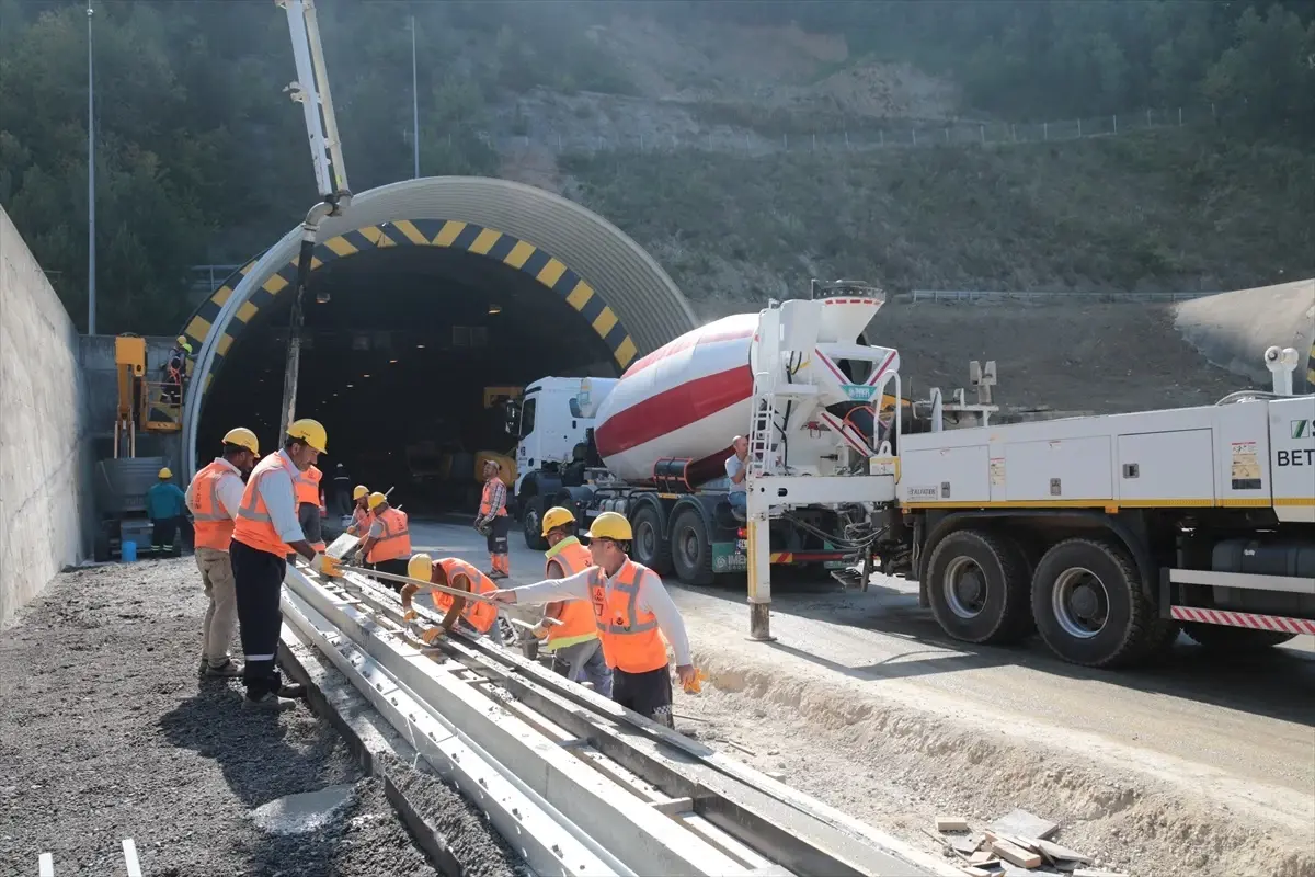 Bolu Dağı Tüneli İstanbul İstikametinde Uzatma Çalışmaları Devam Ediyor