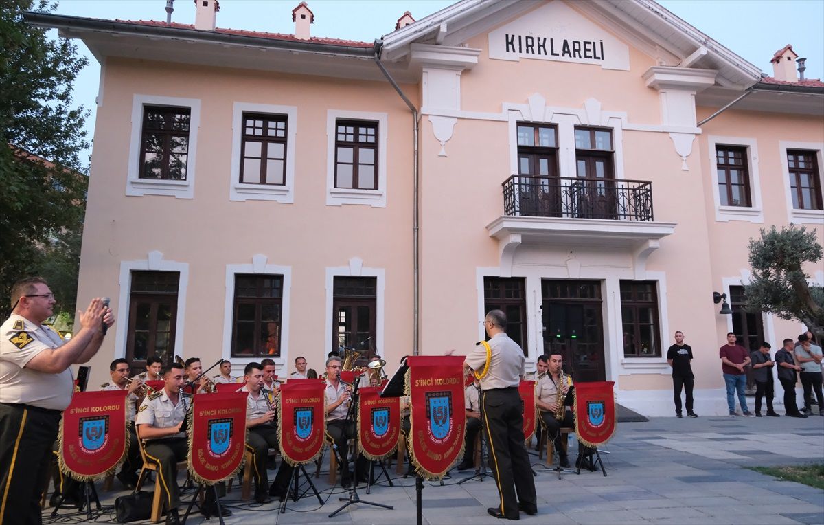 Kırklareli\'nde 5. Kolordu Bölge Bando Komutanlığı\'ndan 30 Ağustos Zafer Bayramı konseri