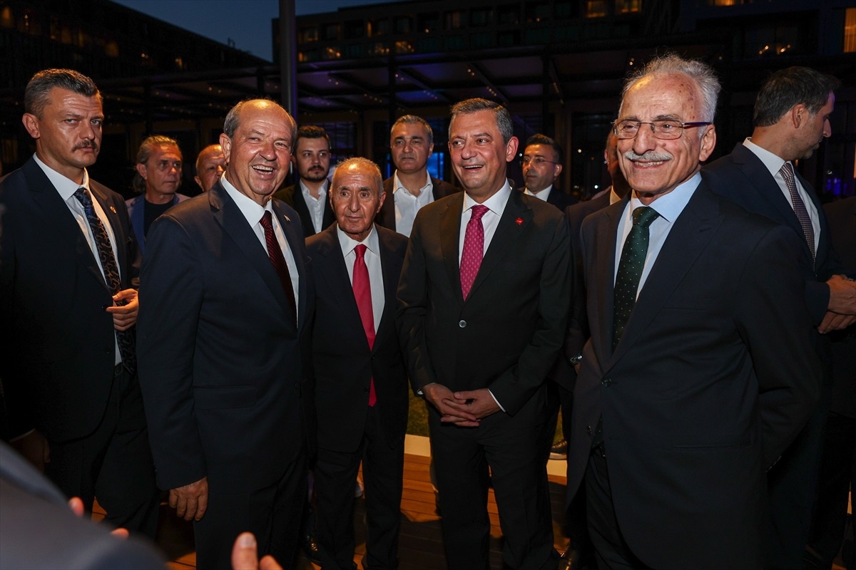 CHP Genel Başkanı Özgür Özel, İş Bankası\'nın 100. Kuruluş Yıl Dönümü Resepsiyonu\'na katıldı