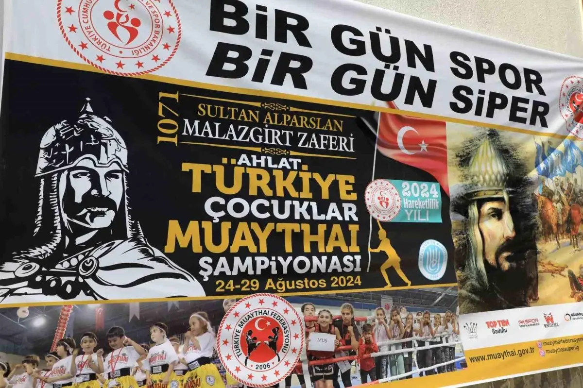 Bitlis\'te Sultan Alparslan 1071 Malazgirt Zaferi Çocuklar Muaythai Türkiye Şampiyonası Düzenlendi