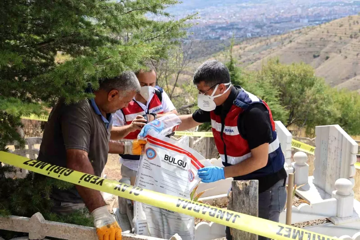 Elazığ\'da mezarlıkta poşete sarılı bebek cesedi bulundu