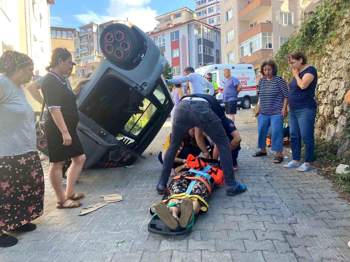 Zonguldak\'ta Emekli Ebenin Kullandığı Elektrikli Otomobil Takla Attı