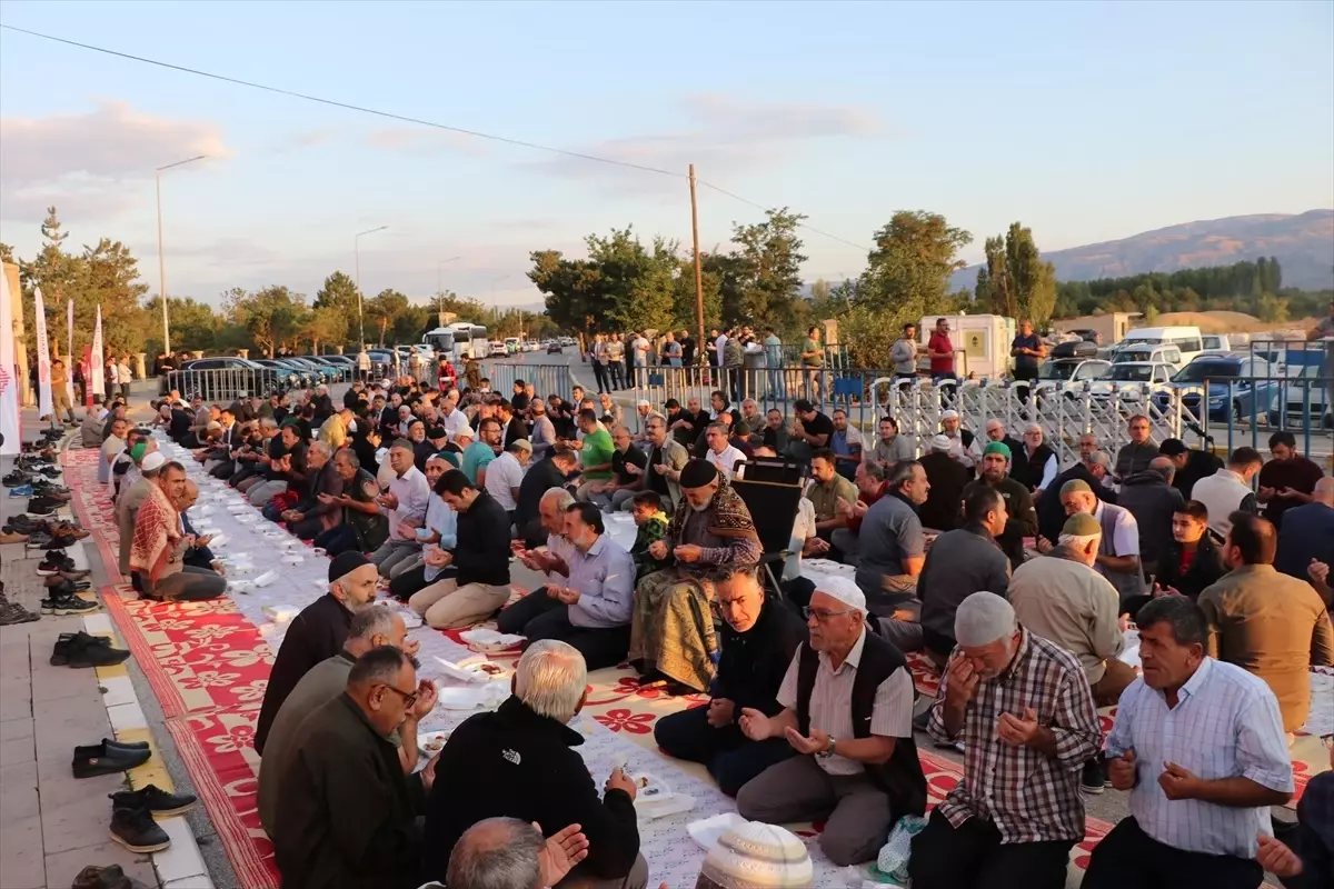 Erzincan\'ın manevi şahsiyetlerinden Terzibaba, dualarla yad edildi