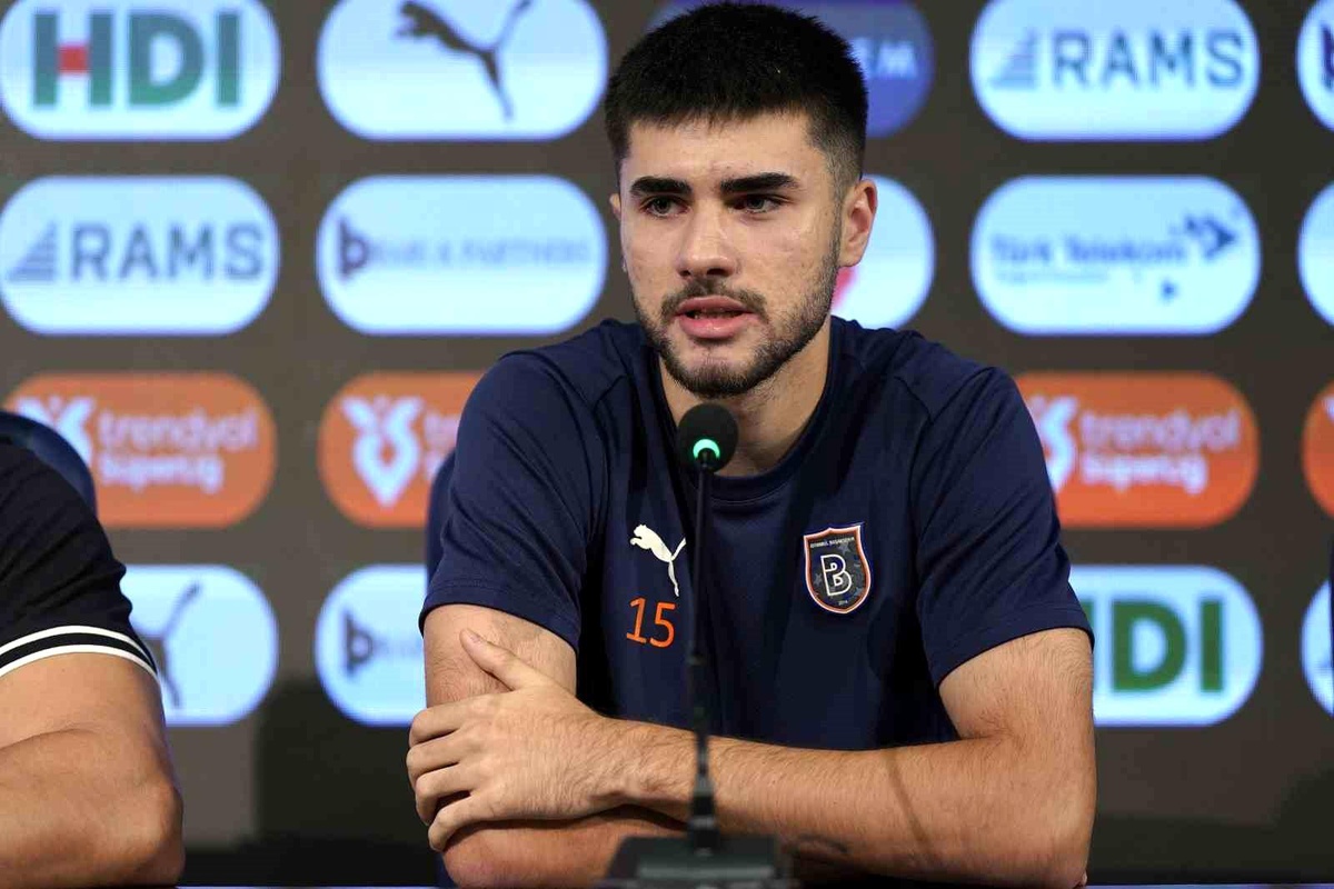 Başakşehirli Futbolcu Hamza Güreler: \'Çalışmalarımızın Karşılığını Sahaya Yansıtarak İnşallah Yarın Turu Geçmek İstiyoruz\'