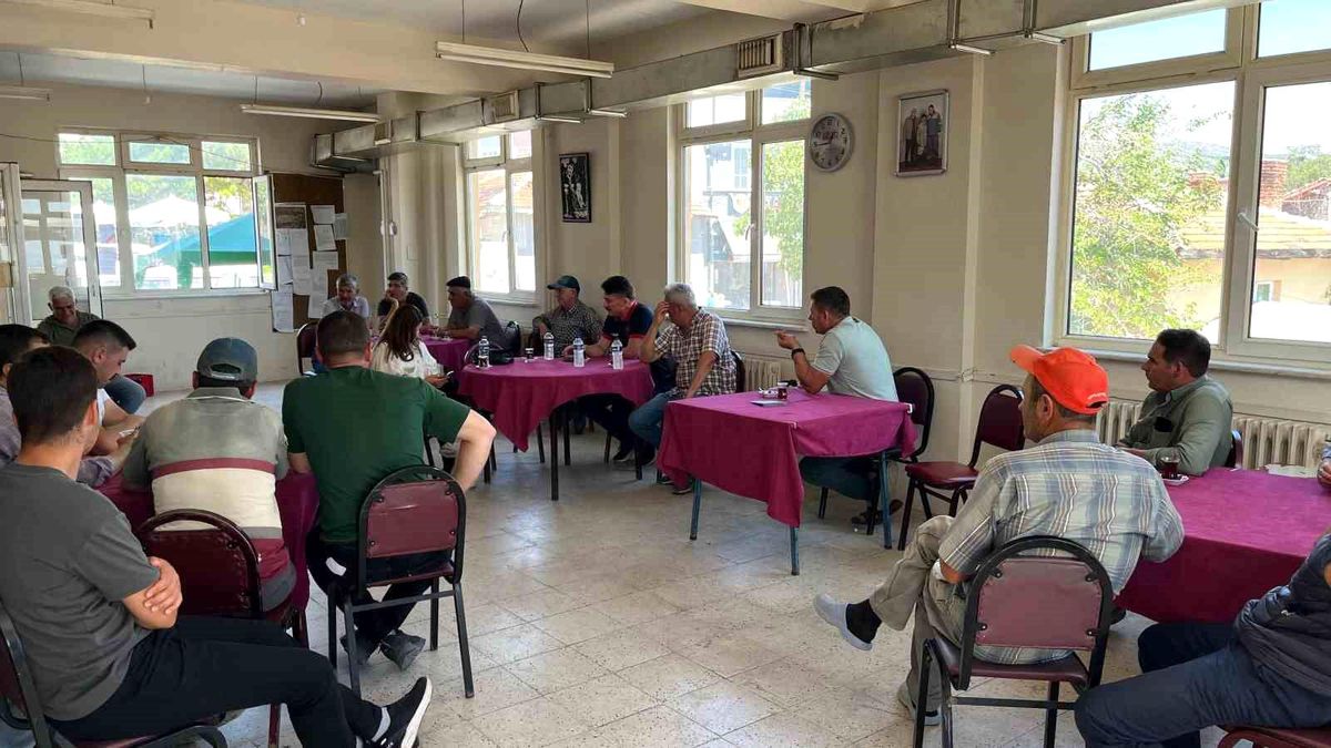 Eskişehir Tarım ve Orman Müdürü çiftçilerle buluştu
