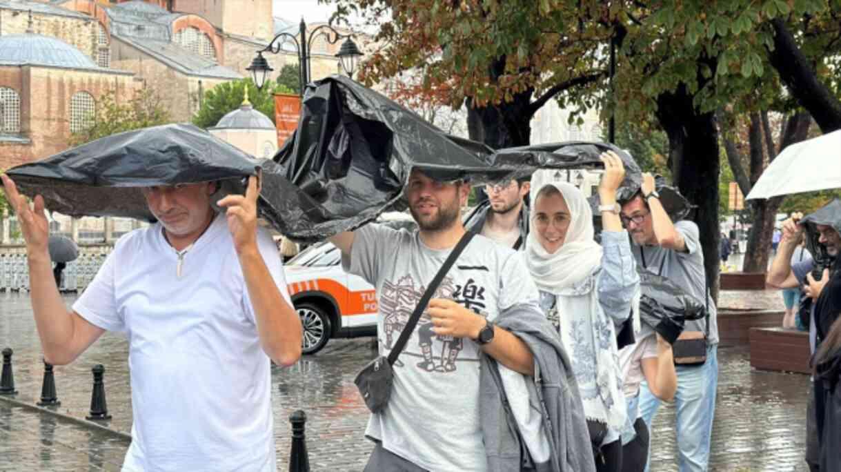 İstanbul'da Sağanak Hayatı Olumsuz Etkiledi