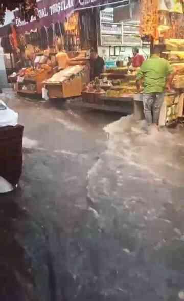 İstiklal Caddesi göle döndü