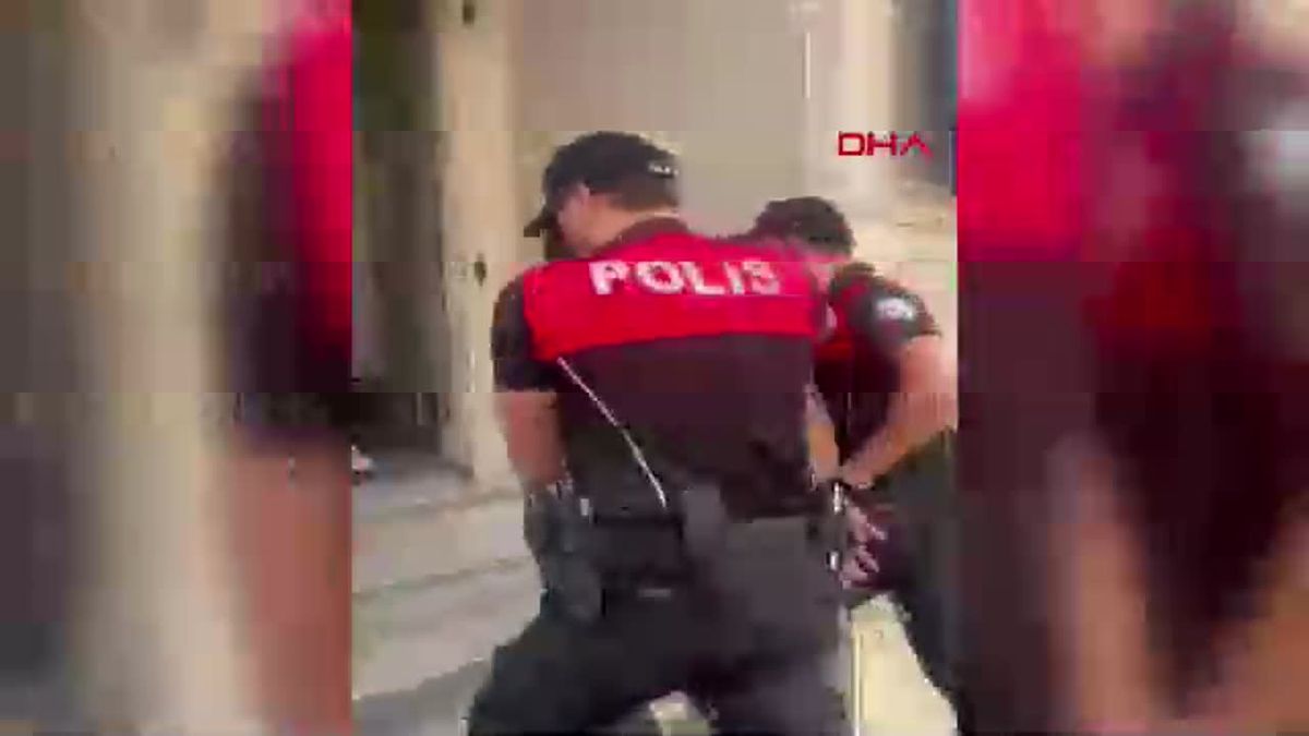 İzmir\'de Uyuşturucu Satıcısı 2 Şüpheli Yakalandı