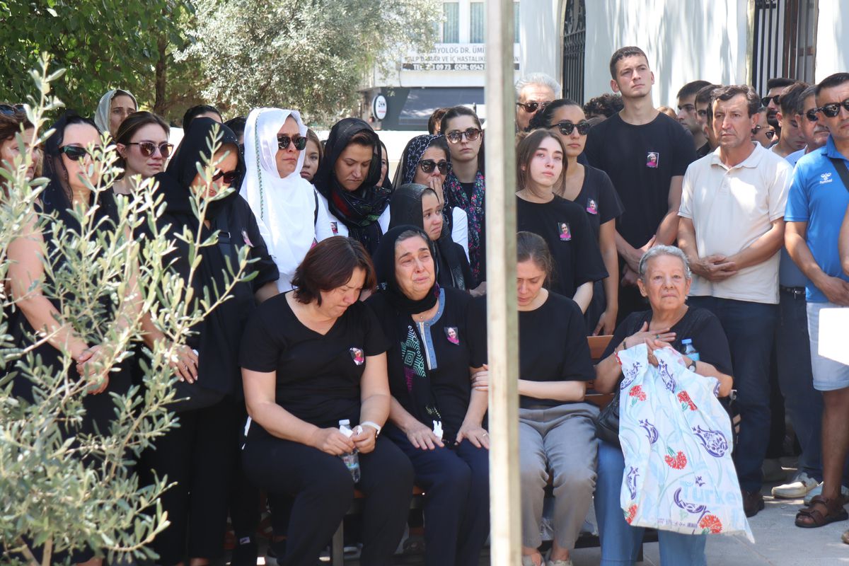TABUTUNU KADINLAR TAŞIDI