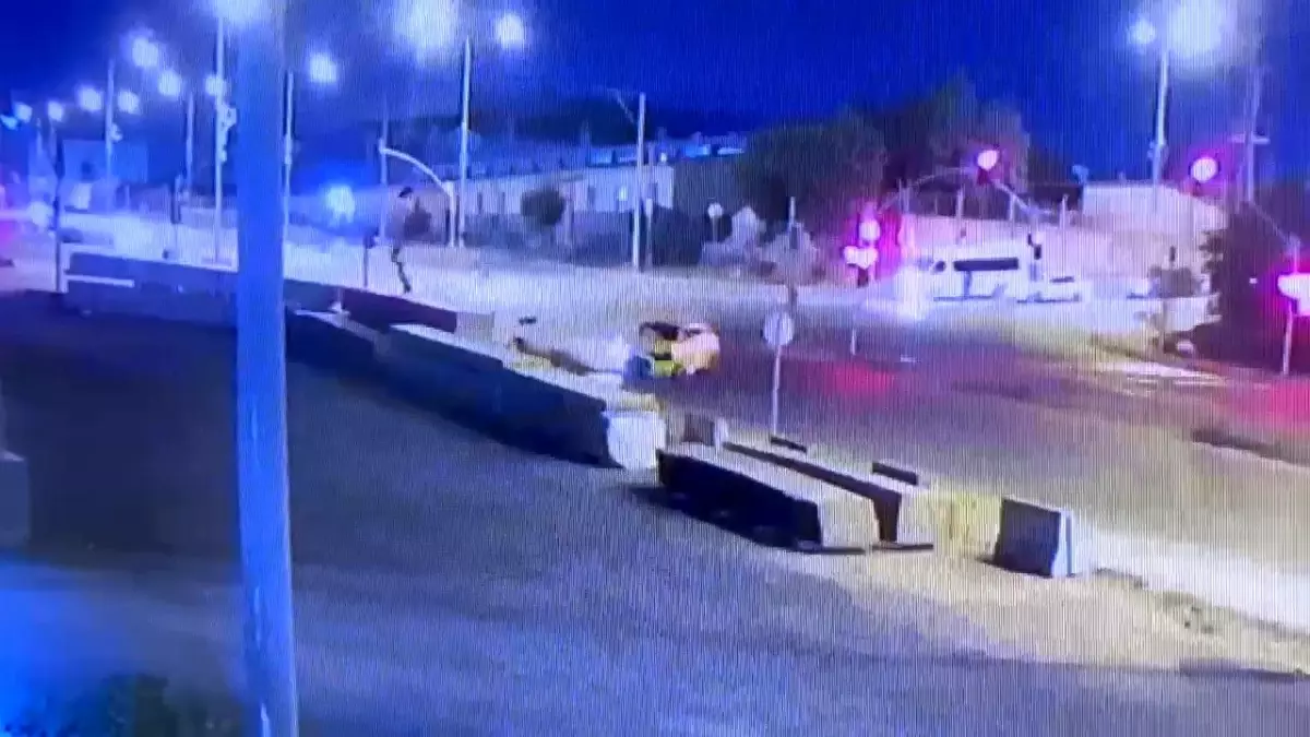 Çayırova\'da Kırmızı Işıkta Geçen Motosiklet ile Ticari Taksi Çarpıştı: 1 Ölü