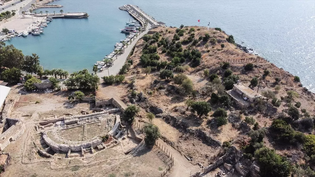 Mersin\'deki Kelenderis Antik Kenti\'nde 2 Bin 500 Yıllık Kale Gün Yüzüne Çıkarılıyor