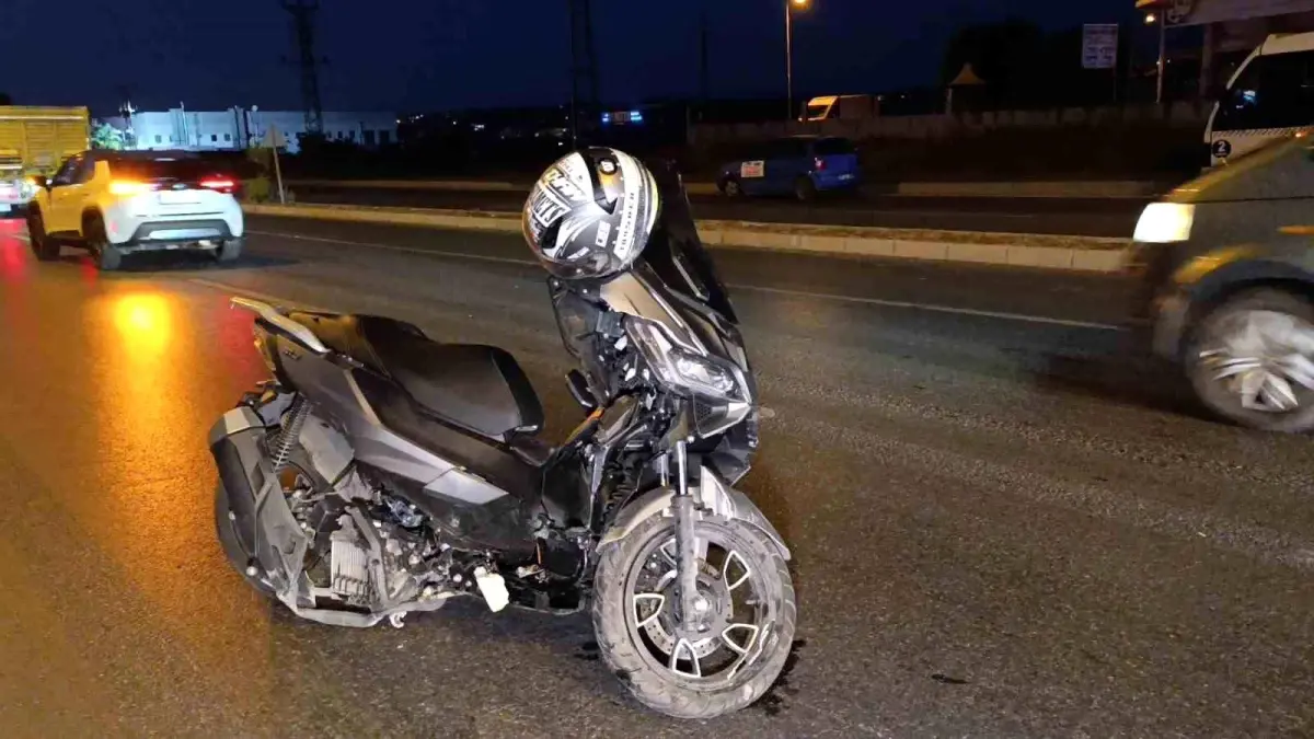 Manavgat\'ta minibüse arkadan çarpan motosiklette 2 kişi yaralandı