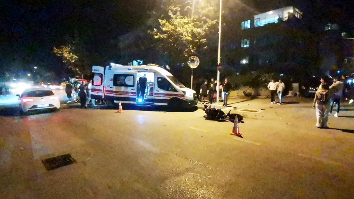 Mudanya\'da Motosiklet ile Otomobil Çarpıştı: 2 Yaralı