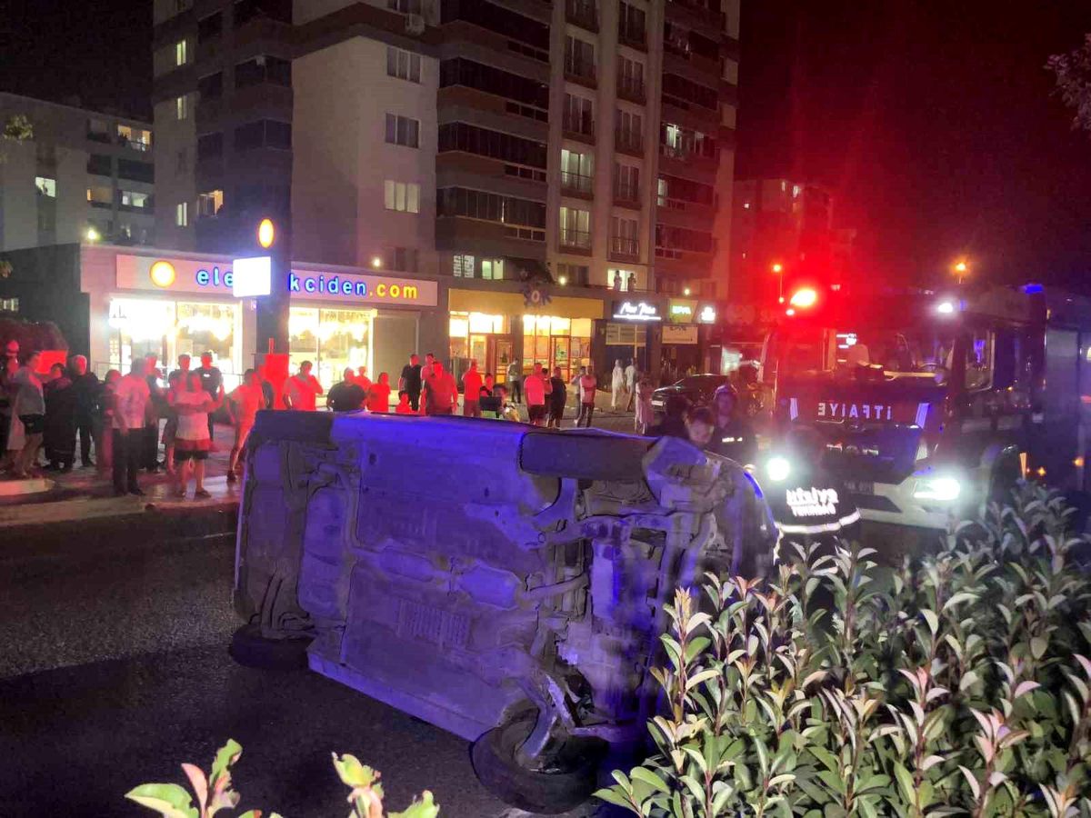 Tekirdağ Çorlu\'da Otomobil Kaza Yaptı