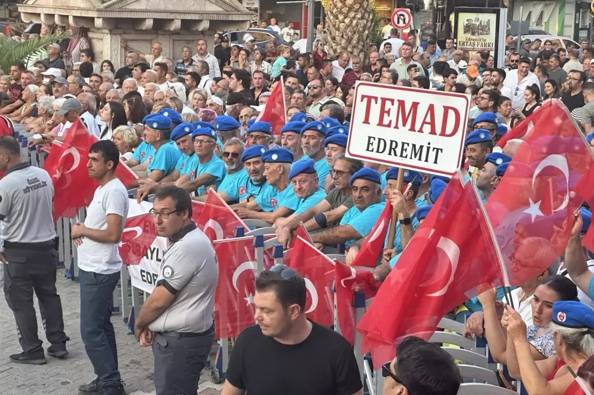 CHP Genel Başkanı Özgür Özel, Cumhurbaşkanı Erdoğan\'a Kentsel Dönüşüm Çağrısı Yaptı