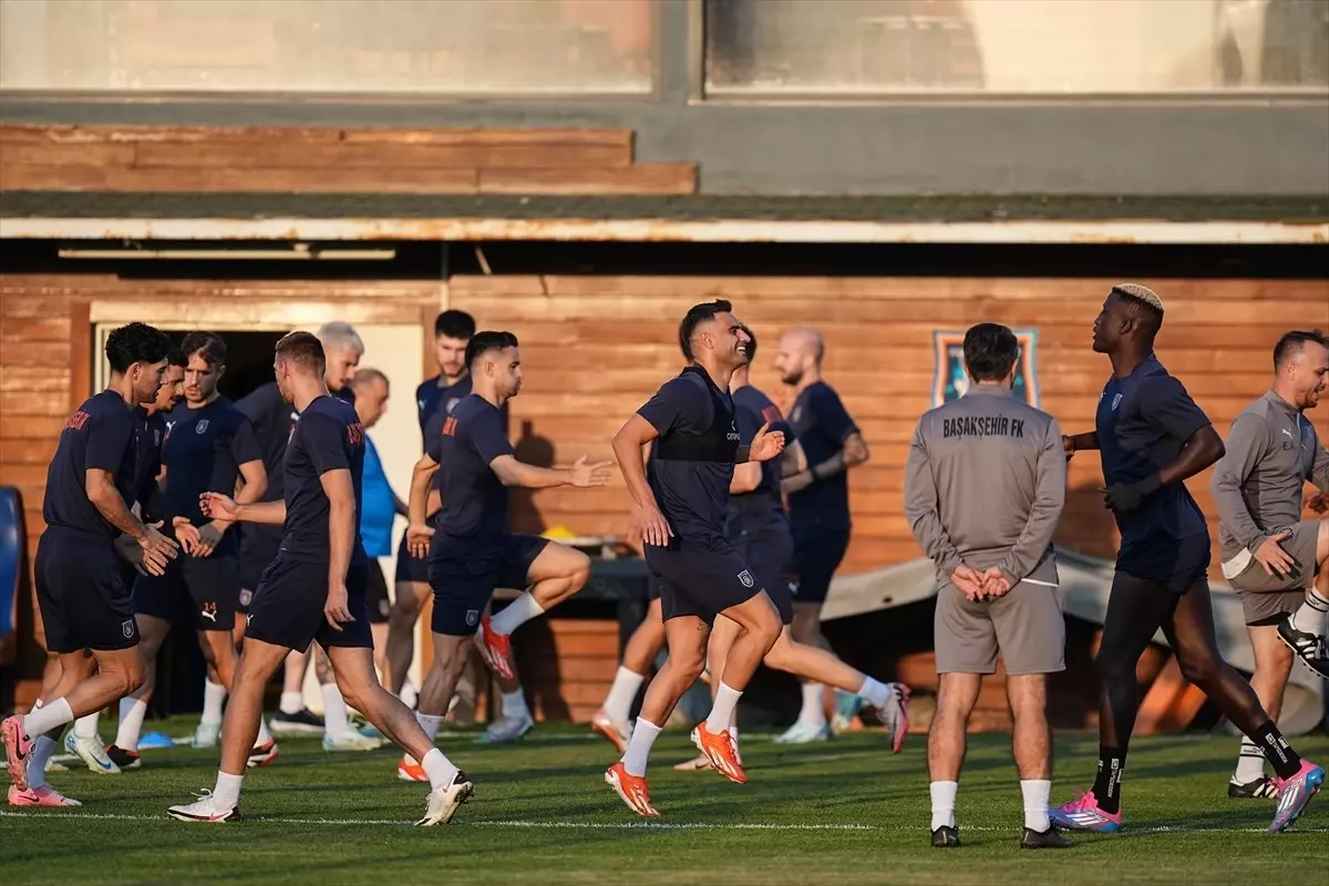 RAMS Başakşehir, St. Patrick\'s Athletic ile UEFA Konferans Ligi play-off turunda karşılaşacak